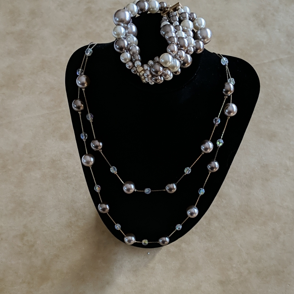 Set necklace and bracelet